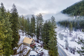 Leavenworth Mountain View Cabin w/ Space to Hike